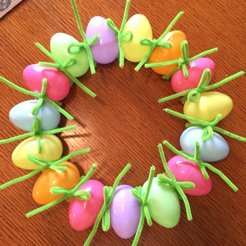 Easy DIY Easter egg wreath
